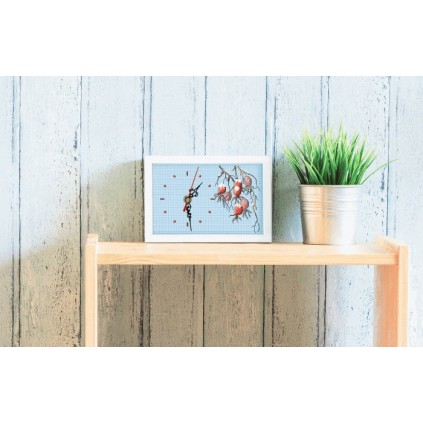 ZGR 8718 Cross Stitch Kit mit Mouline, Uhr und Rahmen - Uhr mit einem Zweig von Wild Rose